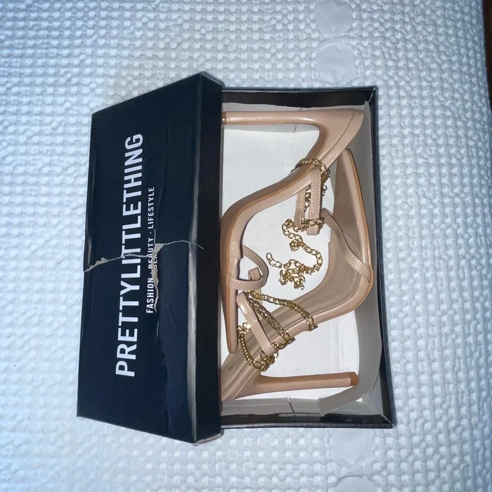 Pretty little thing - nude barely there heels with gold chain size US 7 - Picture 3 of 4